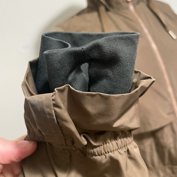 Mountain Hardwear Womens XS Brown Rain Jacket Wind Rain Coat Zip Front Hood - Picture 5 of 13